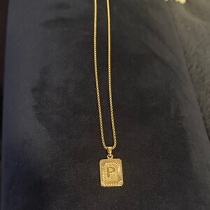 Elegant Gold Pendant Necklace